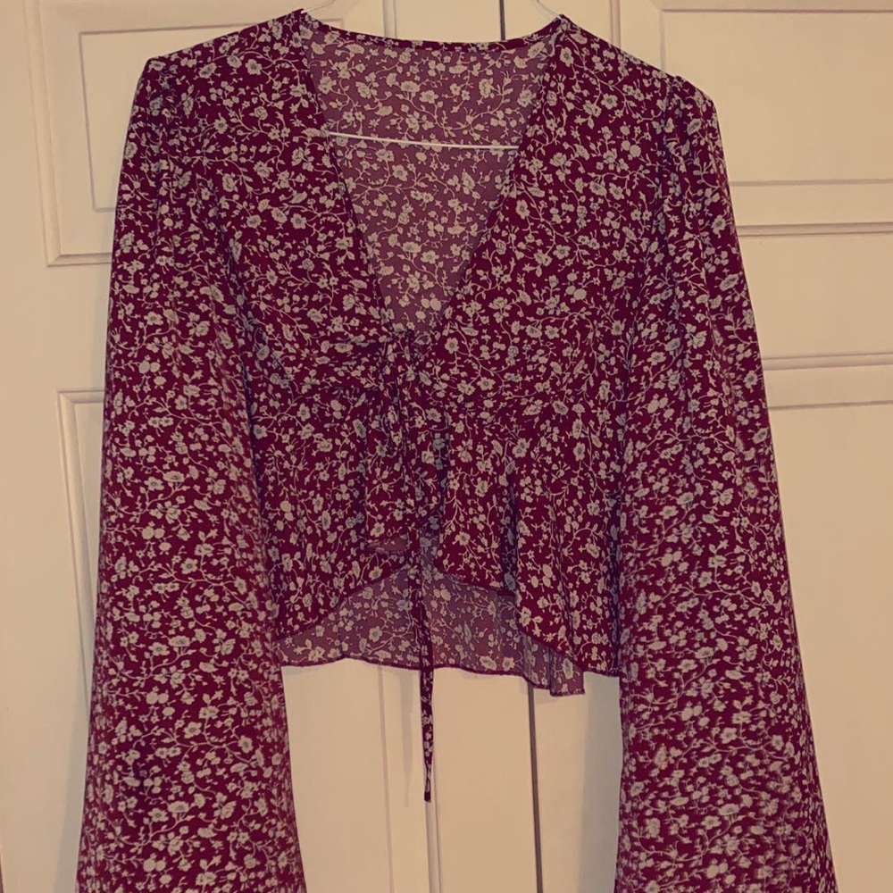 Cute tie in the front, flare sleeved shirt!